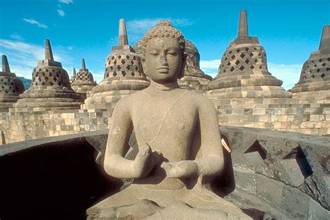 ¿El Buda de Borobudur: Una Danza Divina de Piedra y Enigma?