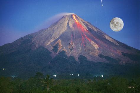  Cerita Gunung Merapi ¡Una Visión Épica de la Naturaleza en Erupción!